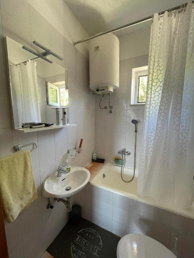 Apartman Emilija Vinisce ภายนอก รูปภาพ