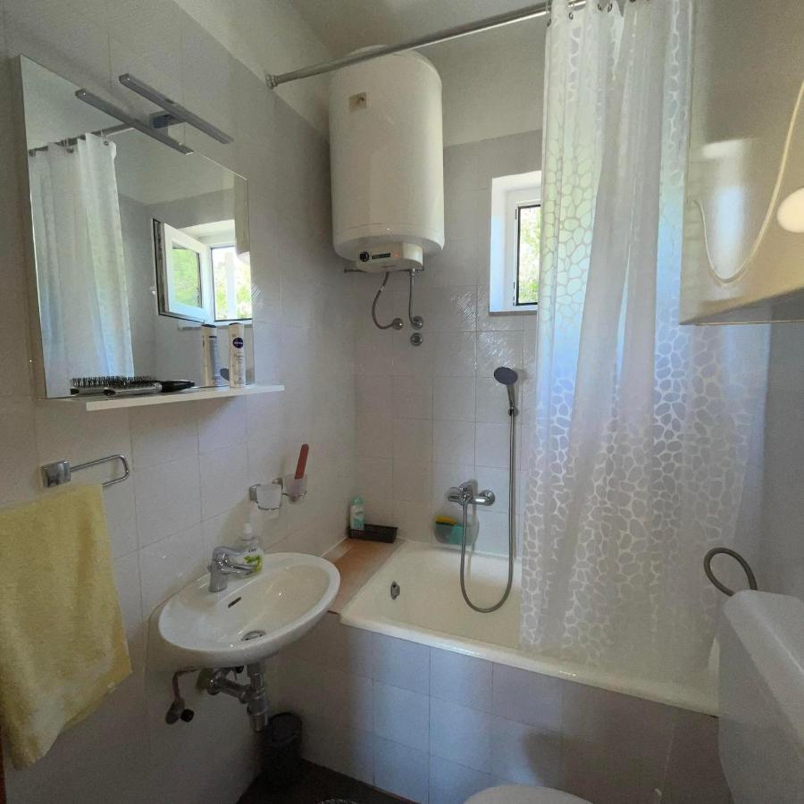 Apartman Emilija Vinisce ภายนอก รูปภาพ