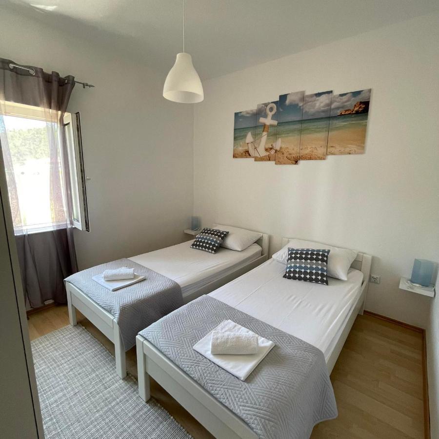 Apartman Emilija Vinisce ภายนอก รูปภาพ
