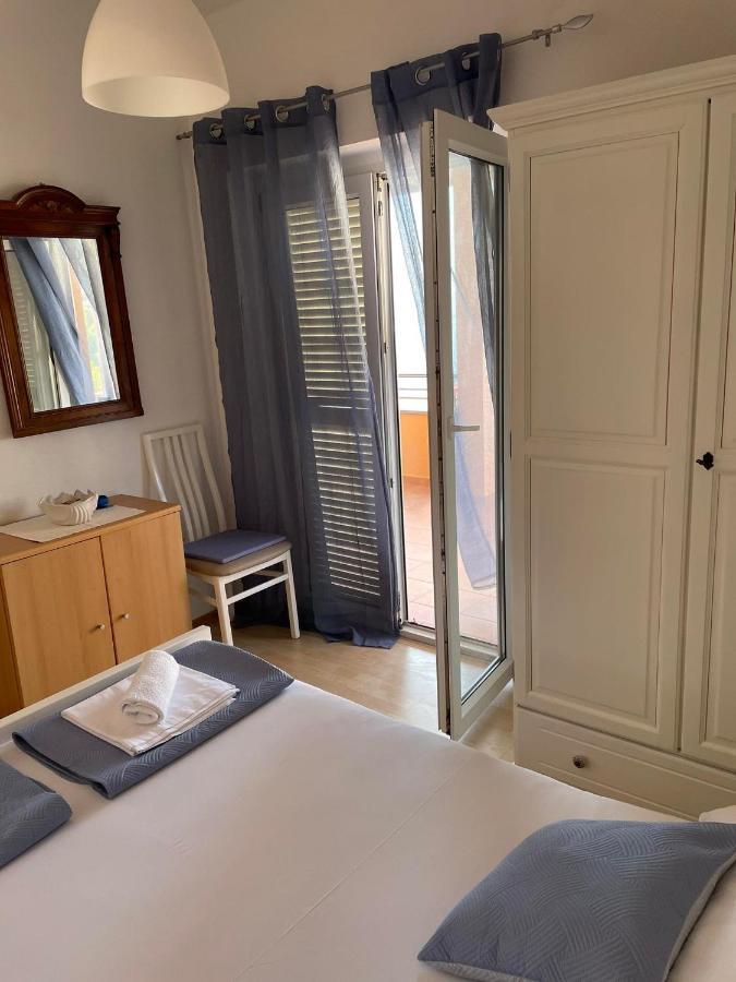 Apartman Emilija Vinisce ภายนอก รูปภาพ