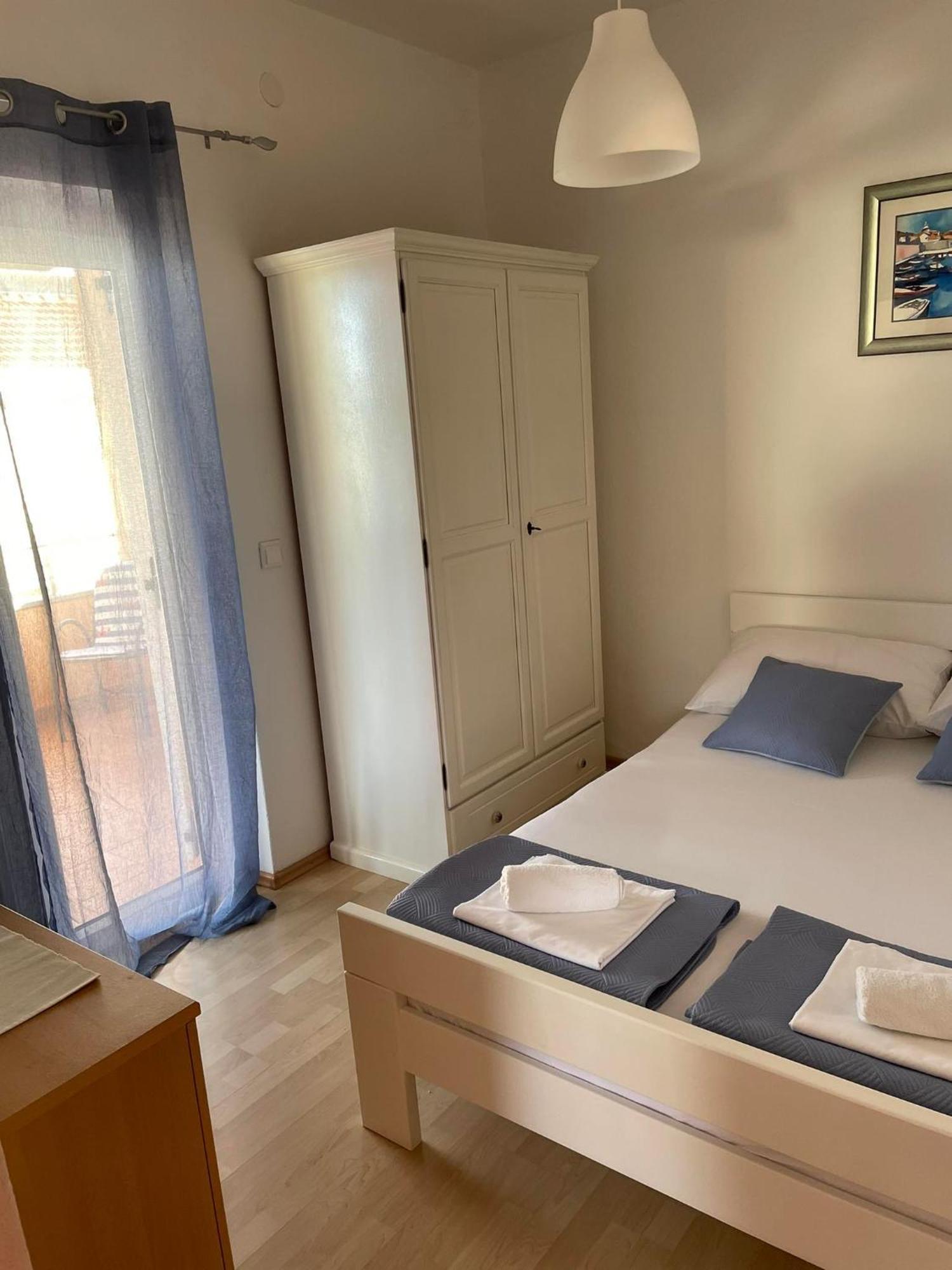 Apartman Emilija Vinisce ภายนอก รูปภาพ
