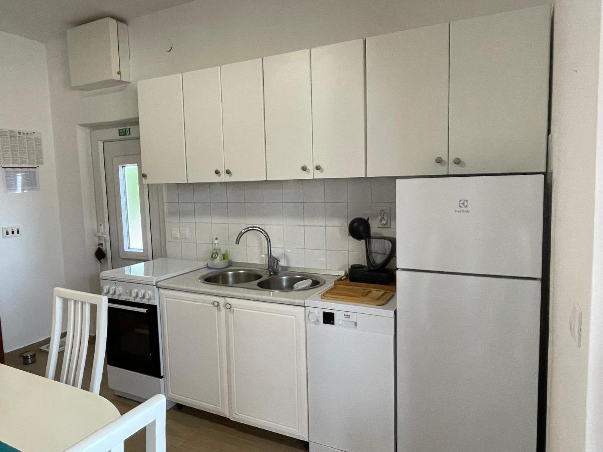 Apartman Emilija Vinisce ภายนอก รูปภาพ